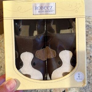 Robeez - new in box!! Adorable “beagle” shoes for 18-24 months